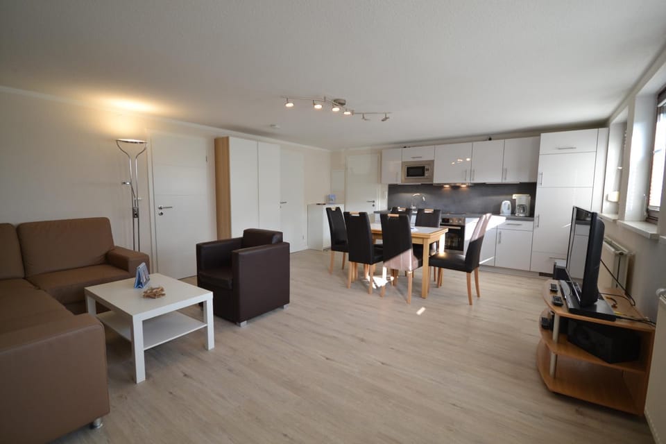 TV and multimedia, Kitchen or kitchenette, Living room, Seating area, Dining area