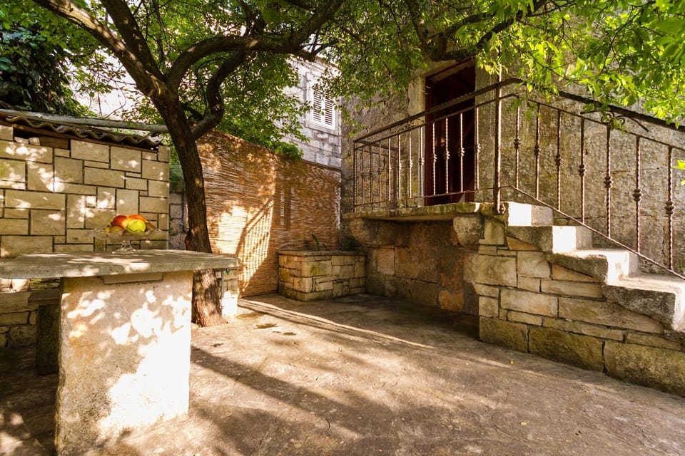 Old Small Stone House Apartment in Dubrovnik-Neretva County