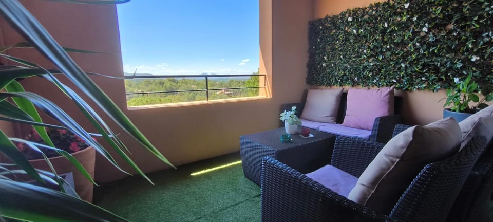 Charmant T2 climatisé avec belle vue , Golf de Pont-Royal Apartment in Mallemort