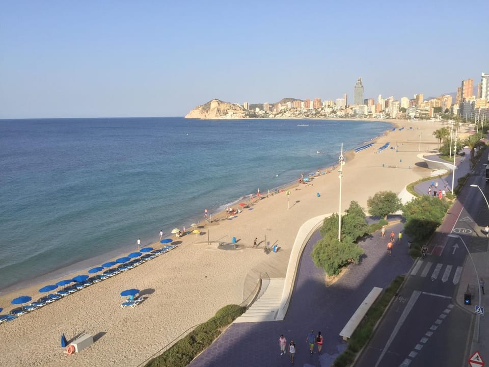 Property building, Balcony/Terrace, Beach