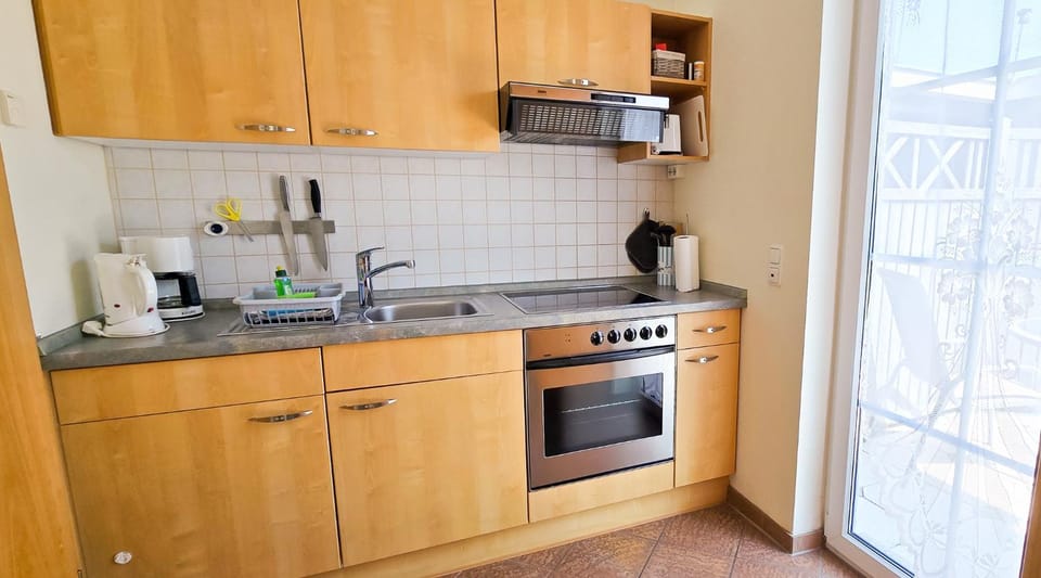 Coffee/tea facilities, Kitchen or kitchenette, oven, pet friendly, stove, toaster