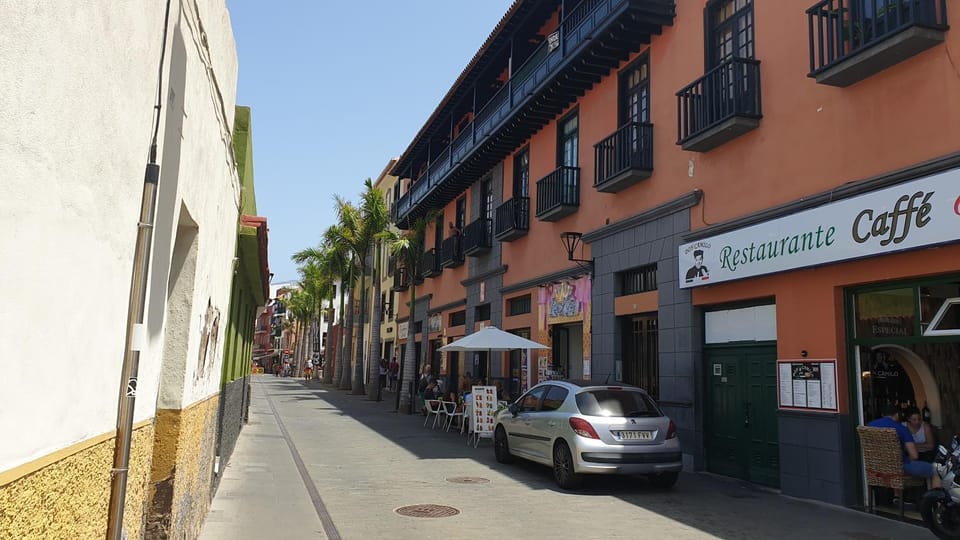 Property building, Facade/entrance, Off site, Neighbourhood