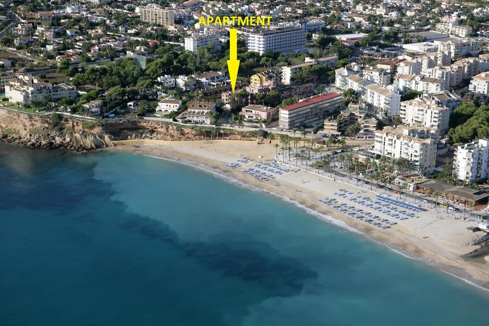Photo of the whole room, Beach