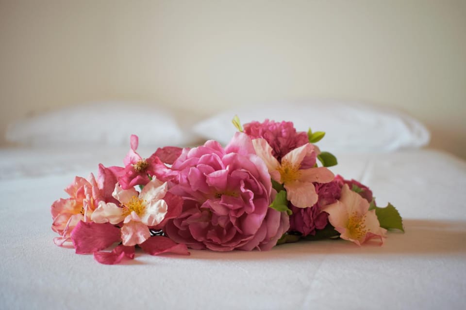 Bed, Day, Decorative detail