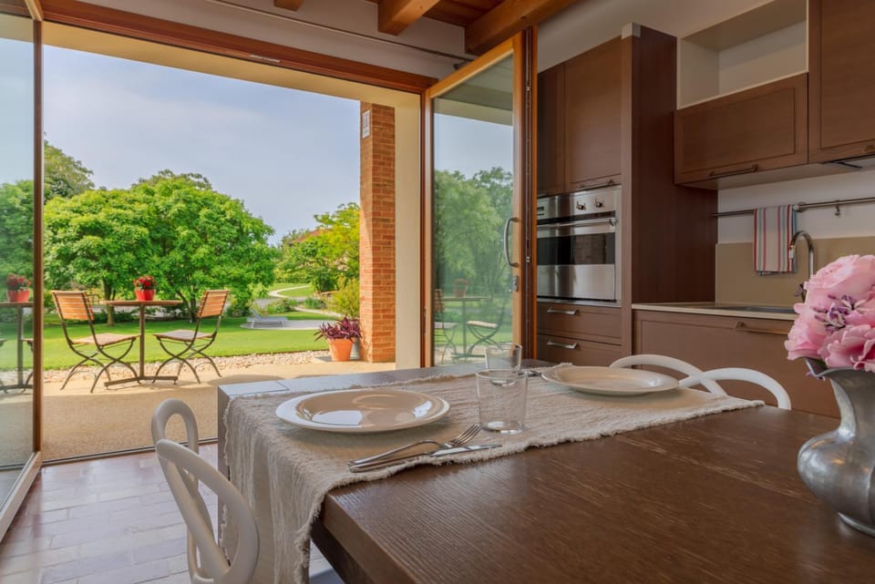 Patio, Day, Kitchen or kitchenette, Dining area, dishwasher, stove