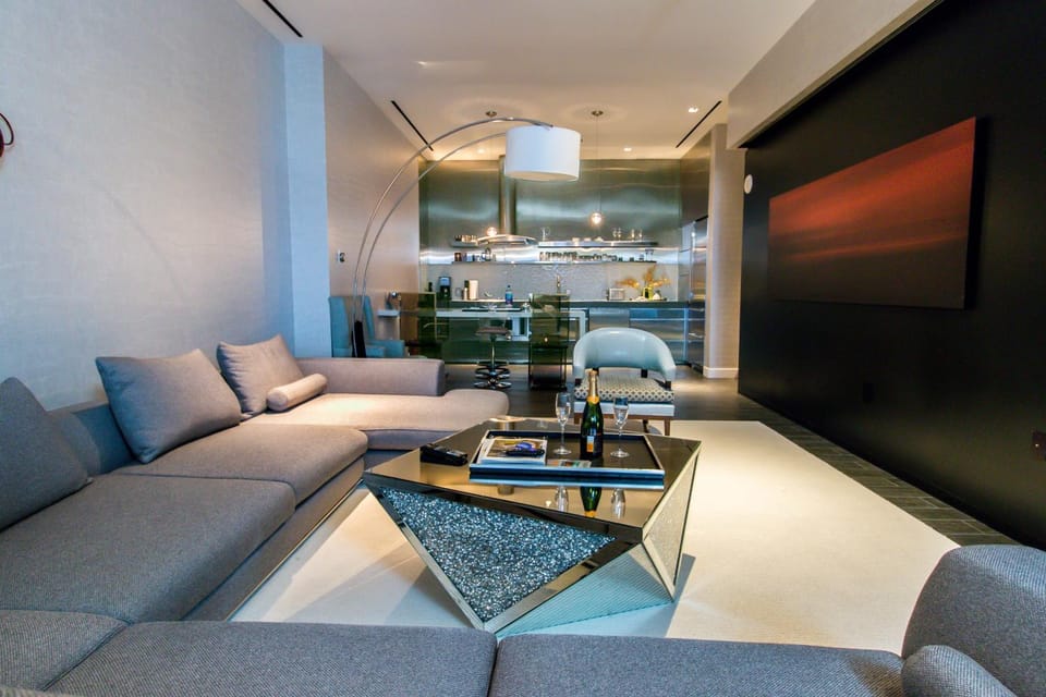 Romance Phenthouse at Palms Place Apartment hotel in Paradise