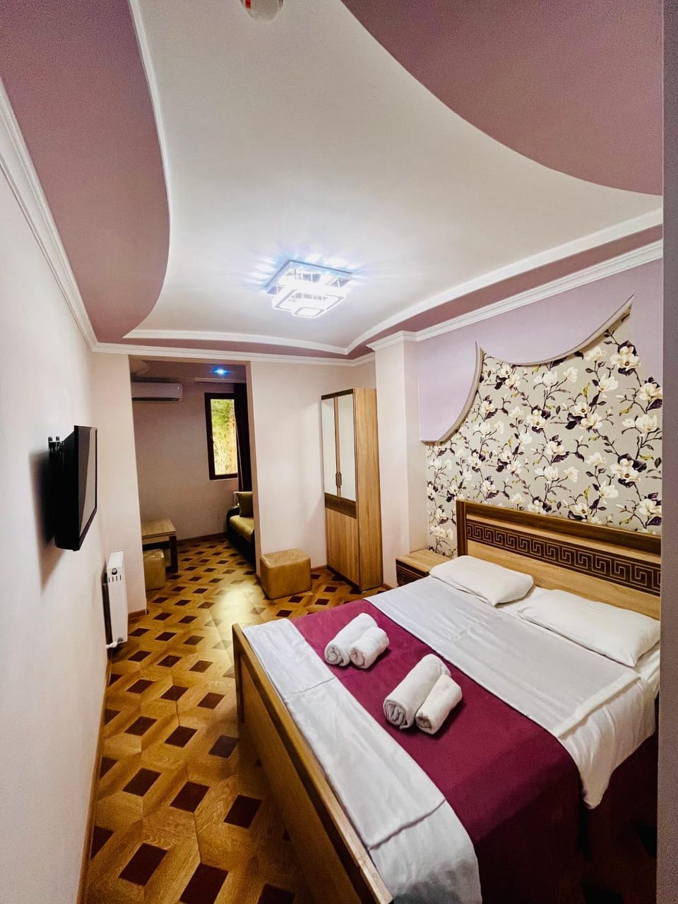 Shower, Toilet, Patio, Communal lounge/ TV room, Bed, Bathroom, TV and multimedia, Balcony/Terrace, Bedroom, City view, Landmark view, Mountain view, River view, hair dryier, heating, internet, towels, air conditioner