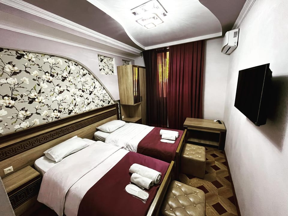 Shower, Toilet, Bed, Hot Spring Bath, Bathroom, TV and multimedia, Bedroom, fireplace, hair dryier, heating, internet, towels, air conditioner