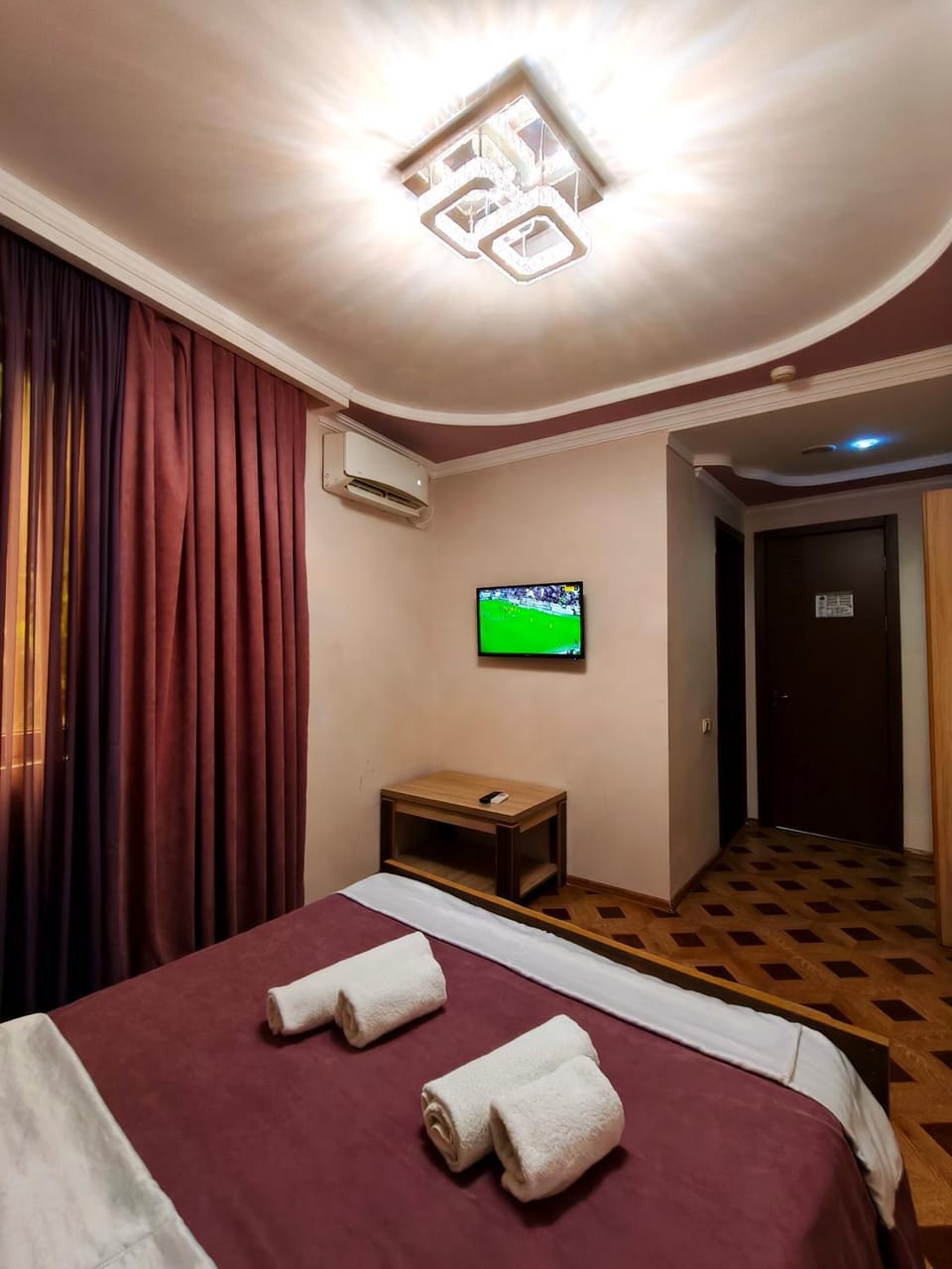 Toilet, Bed, Bathroom, TV and multimedia, Photo of the whole room, Bedroom, City view, Landmark view, Mountain view, River view, Parking, heating, internet, towels, air conditioner