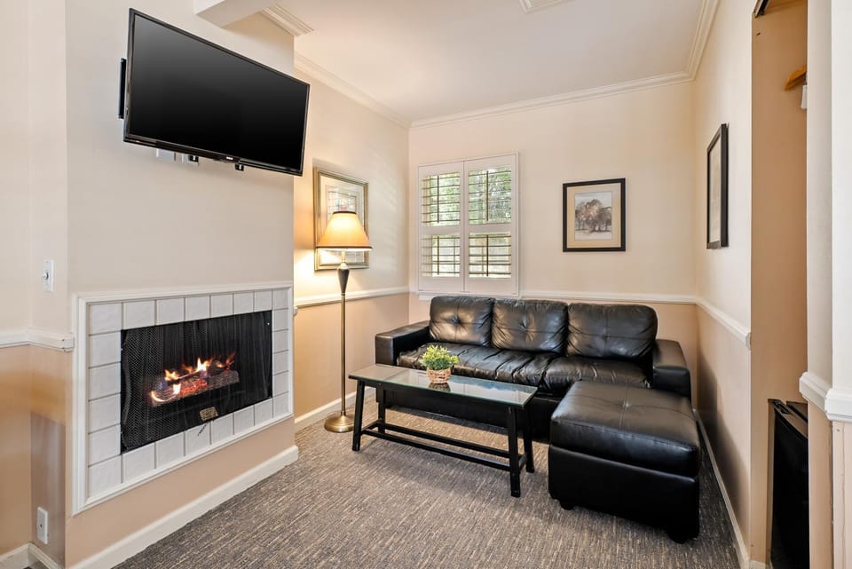 Seating area, fireplace
