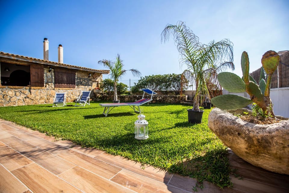 Property building, Patio, Garden, Balcony/Terrace, Garden view
