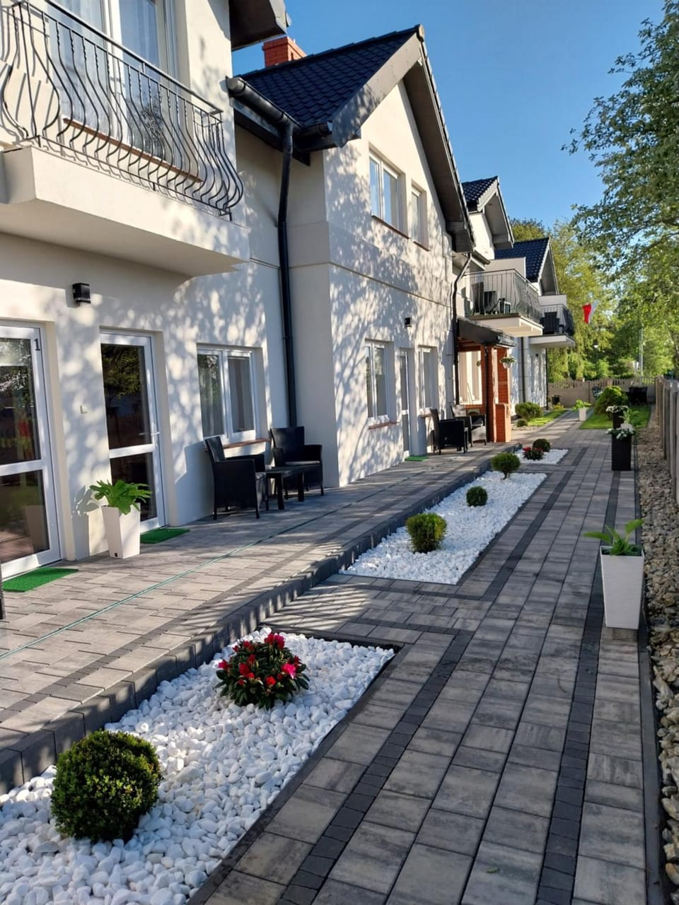 Property building, Day, Garden, Garden view