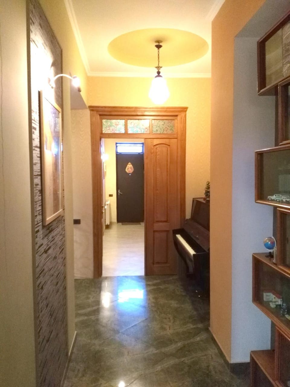 Communal lounge/ TV room, Library