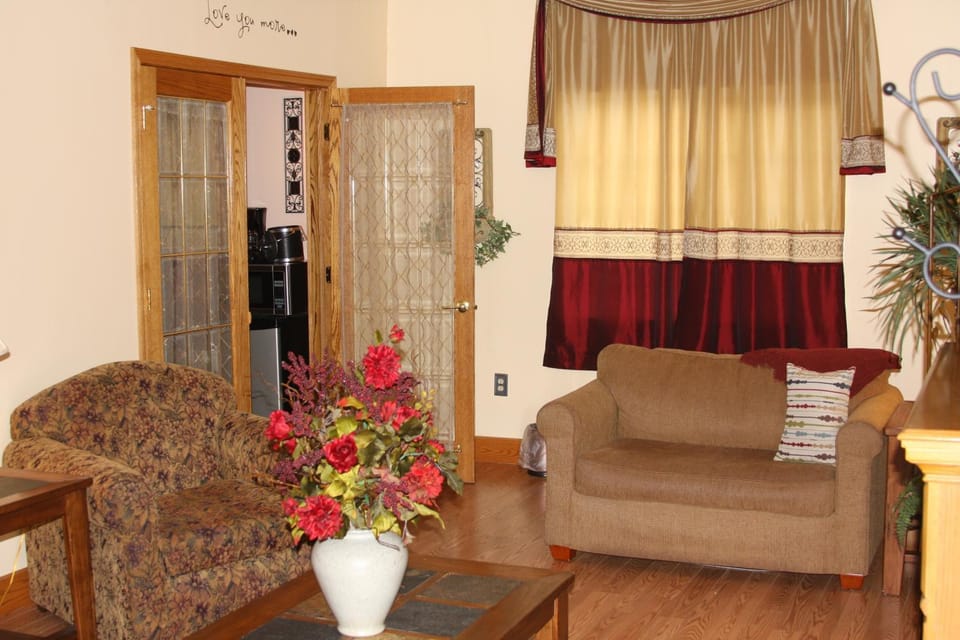 TV and multimedia, Living room, Seating area, flat iron