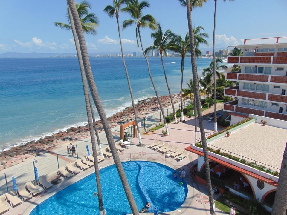 Property building, Sea view, Swimming pool