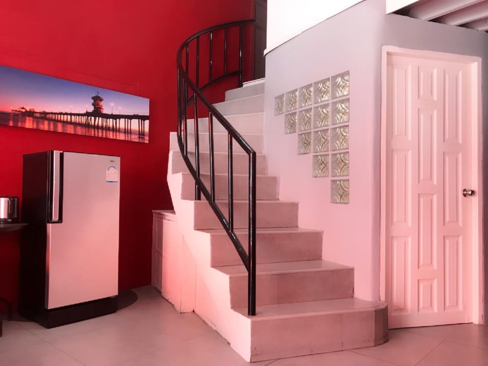 Red Samed Party House House in Phe