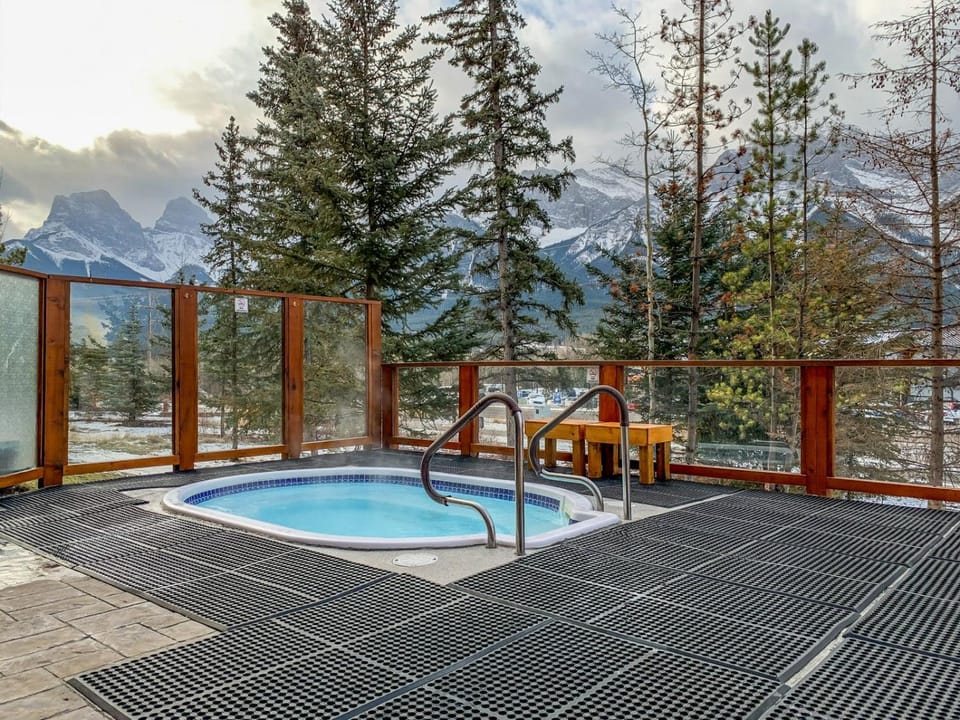 Hot Tub, Mountain view