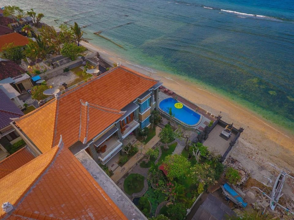 Property building, Natural landscape, Bird's eye view, Beach, Pool view, Swimming pool, sunbed