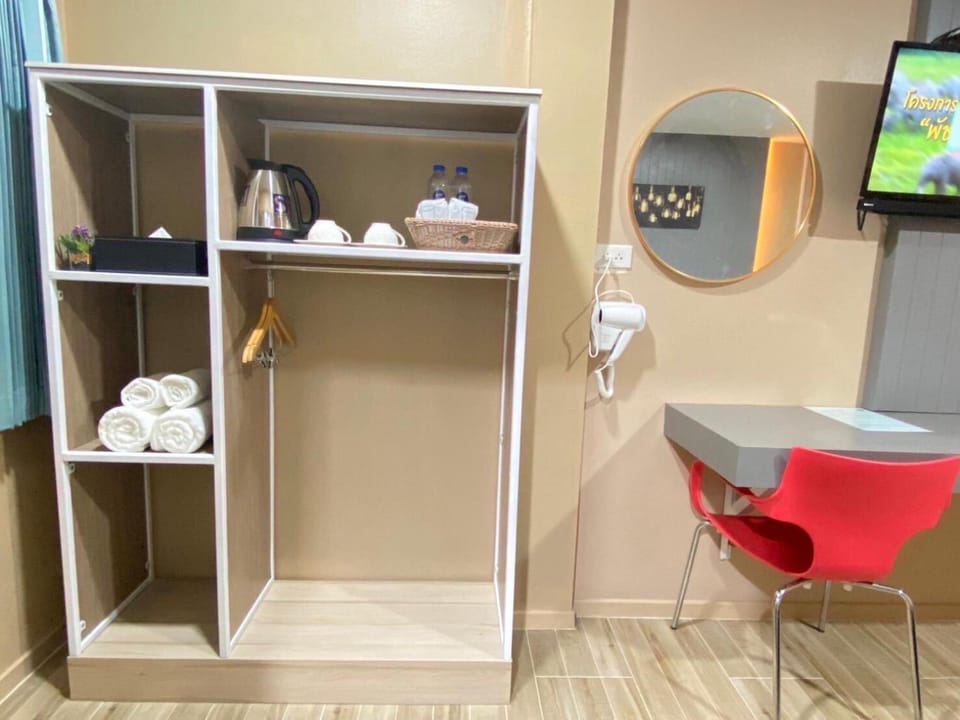 Coffee/tea facilities, minibar