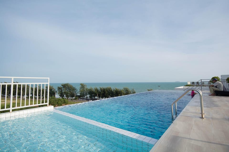 Pool view, River view, Sea view, Swimming pool