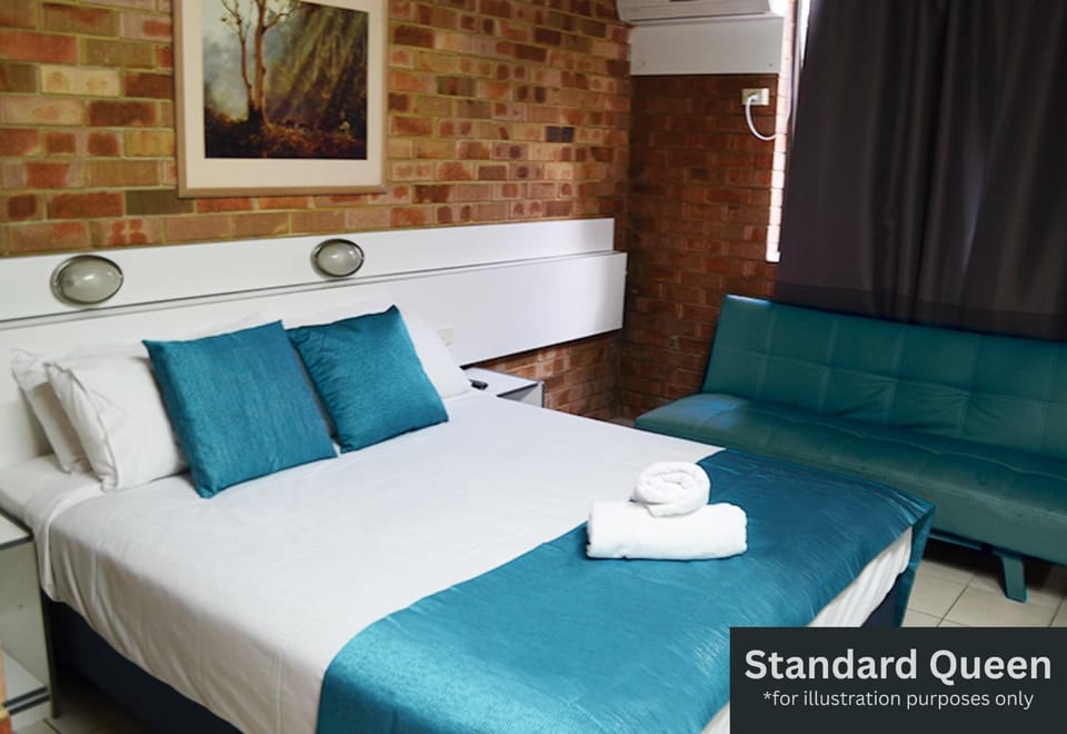 Photo of the whole room, Bedroom, Text overlay, towels