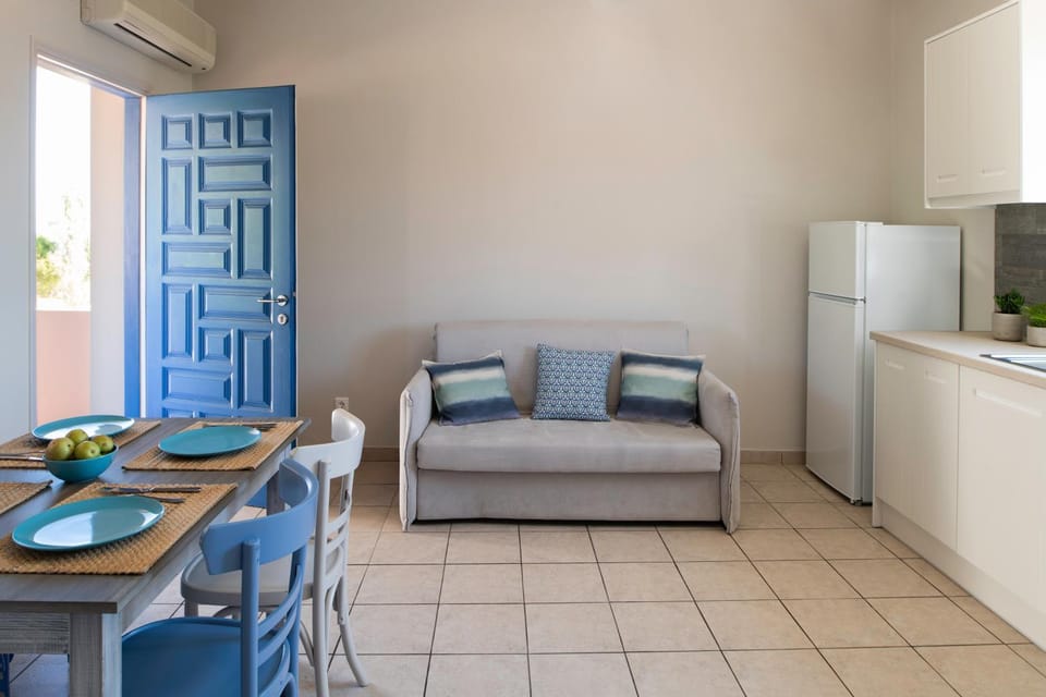 Facade/entrance, Kitchen or kitchenette, Living room, Dining area