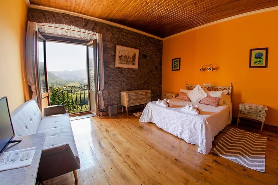 Agroturismo La Casona de Belmonte Farm Stay in Asturias