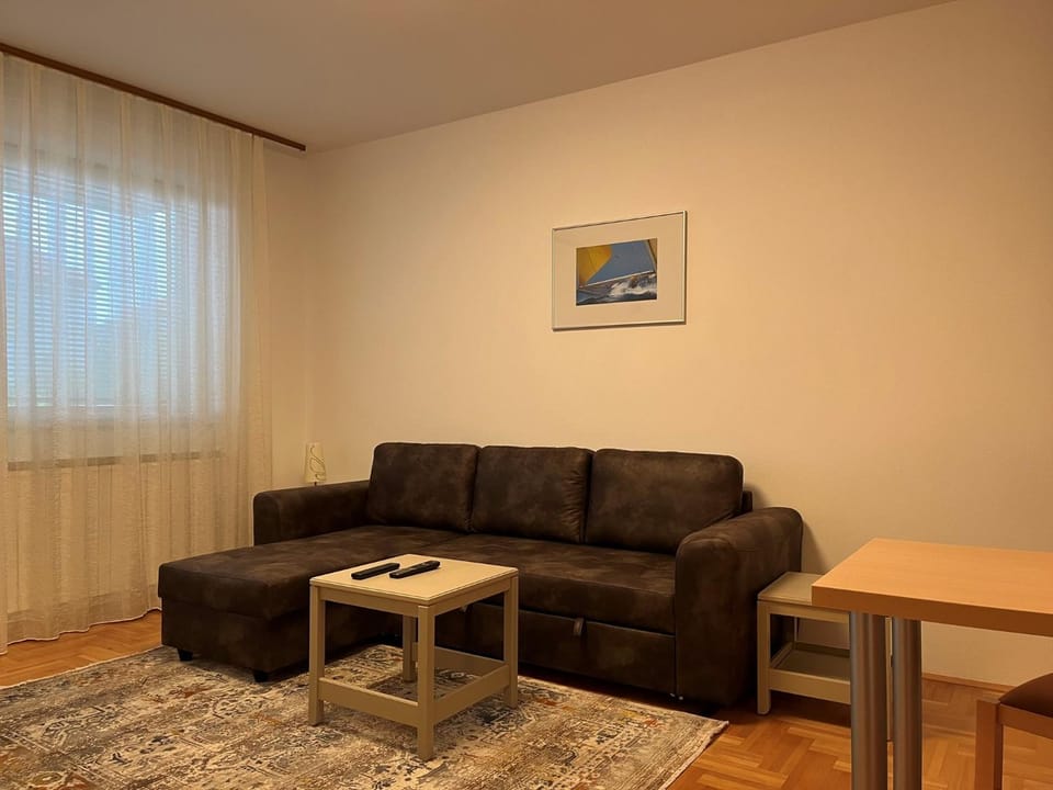 Living room, Decorative detail, Seating area