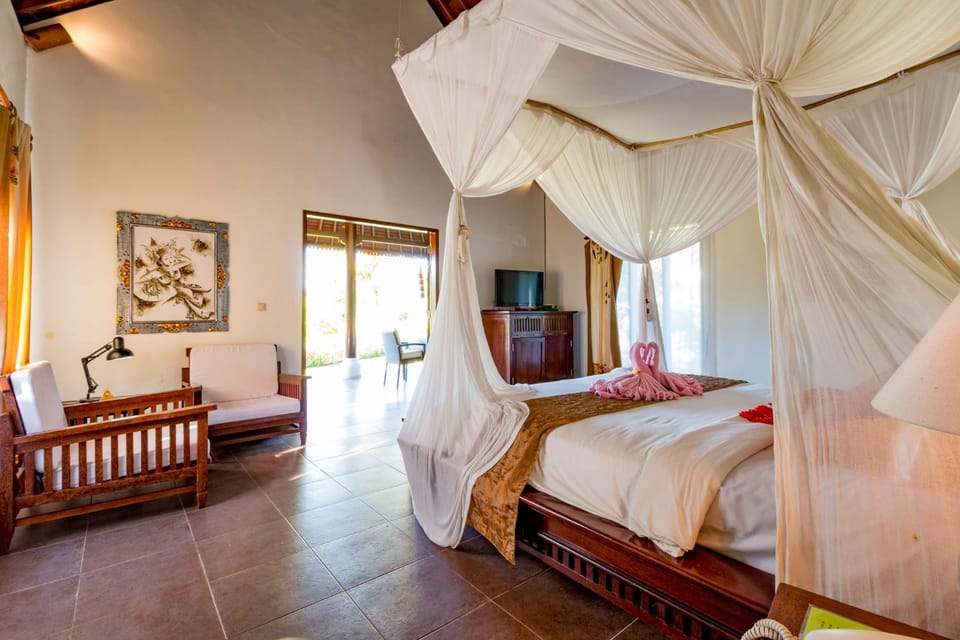 Bed, TV and multimedia, Photo of the whole room, Seating area, Bedroom