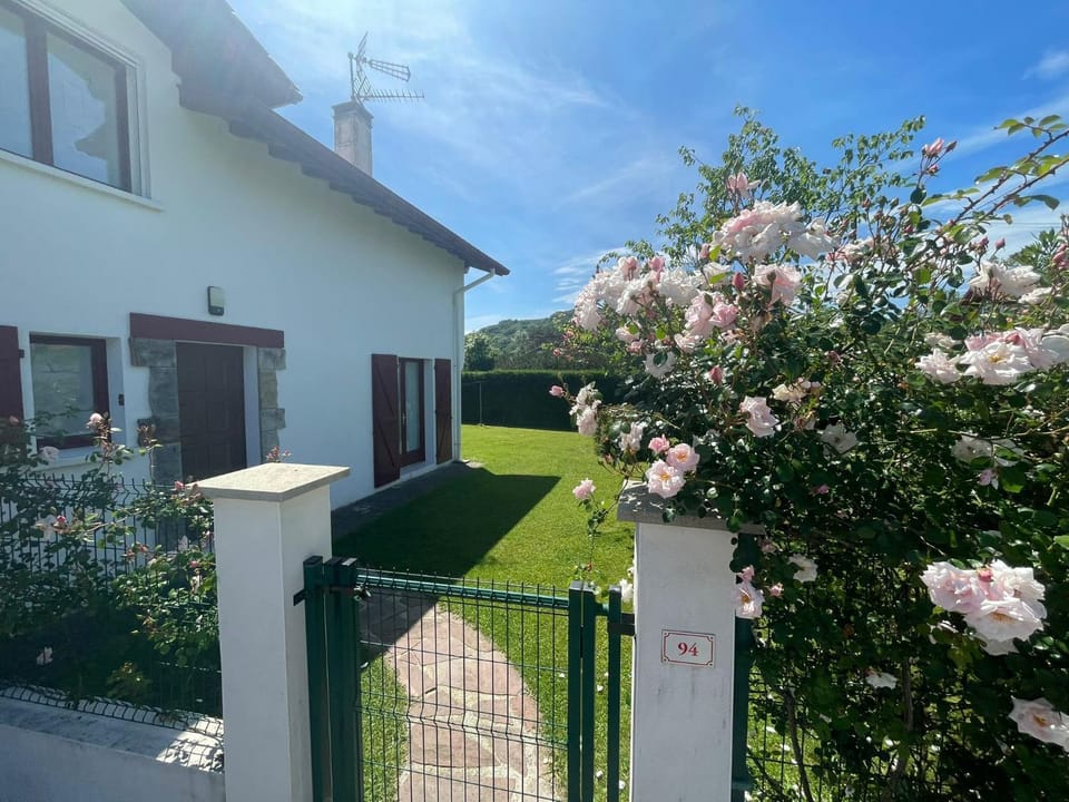 Maison Lore Mendi Elbarron House in French Basque Country