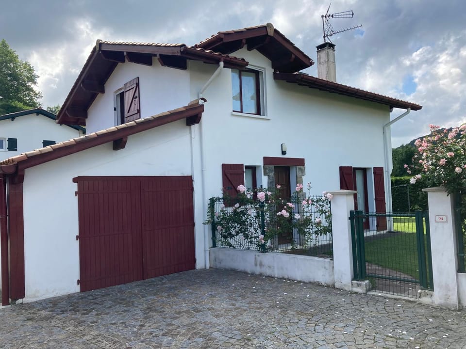 Maison Lore Mendi Elbarron House in French Basque Country