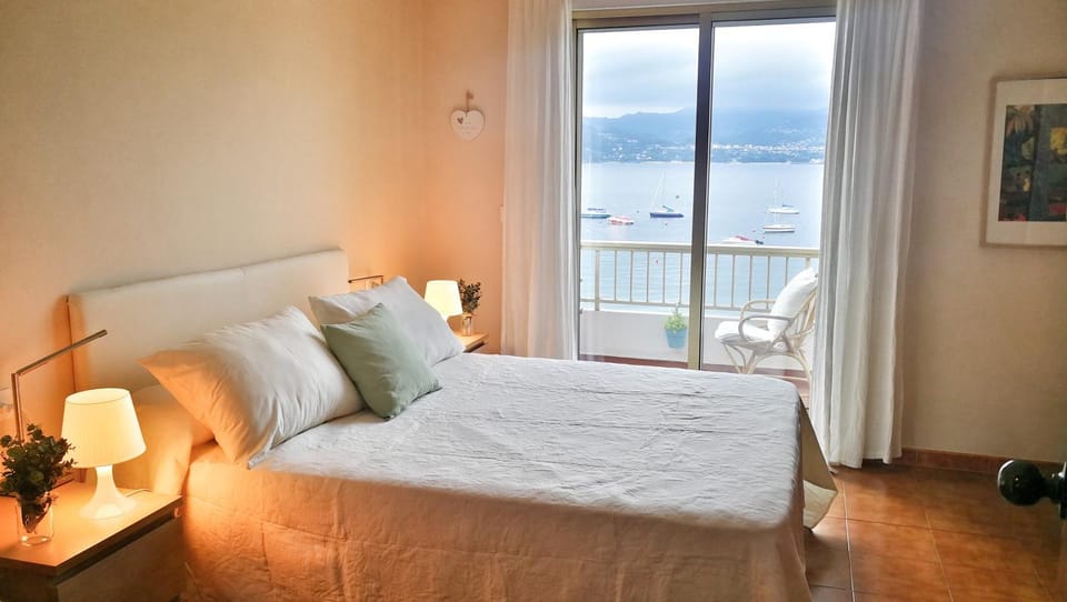 Bed, Photo of the whole room, Bedroom, Sea view