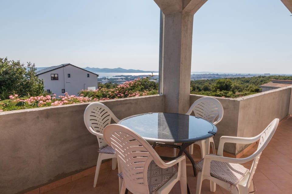 Off site, Neighbourhood, Natural landscape, View (from property/room), Balcony/Terrace, On site, City view, Garden view, Sea view, Area and facilities, Location