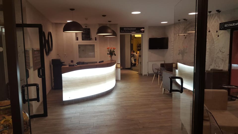 Communal lounge/ TV room, Facade/entrance