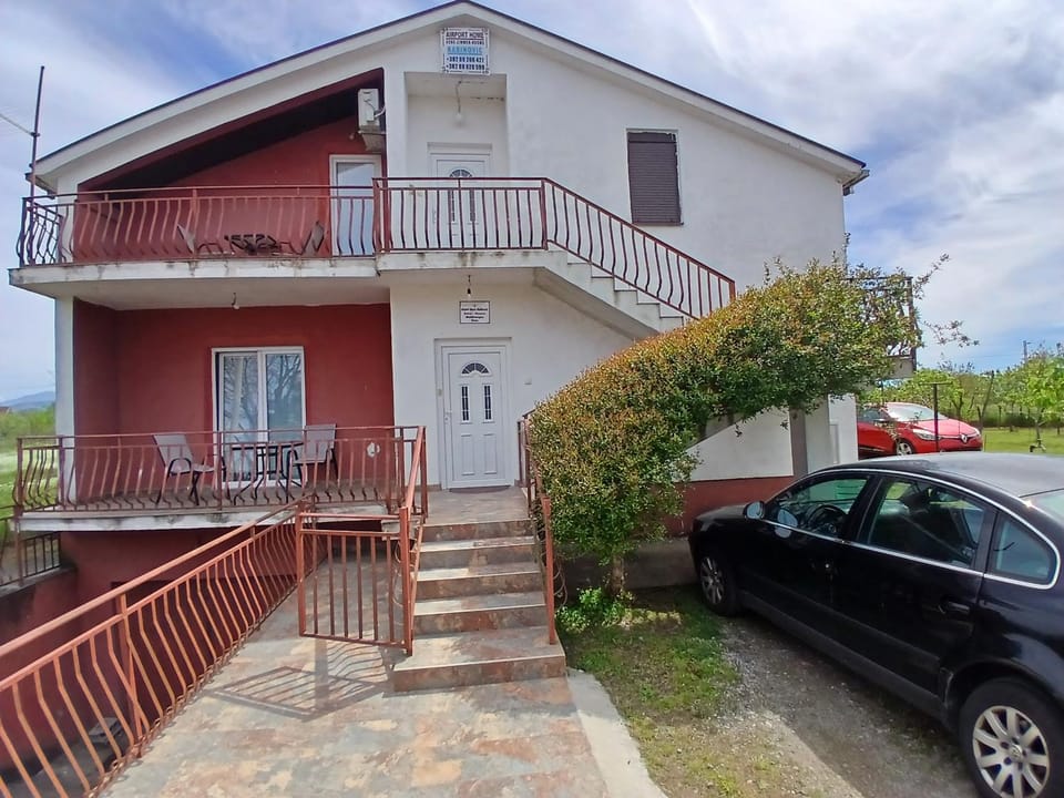 Airport home Radinovic Farm Stay in Podgorica Municipality, Montenegro
