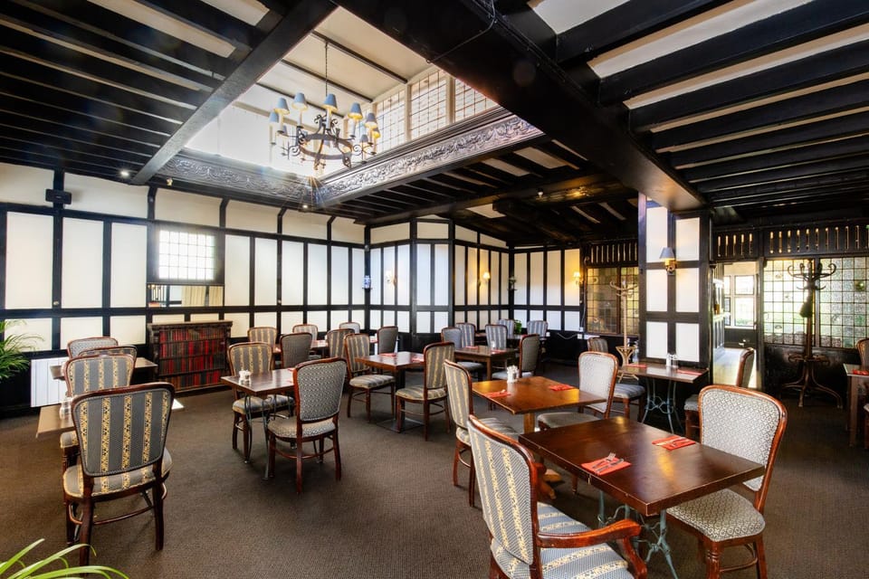 Restaurant/places to eat, Dining area