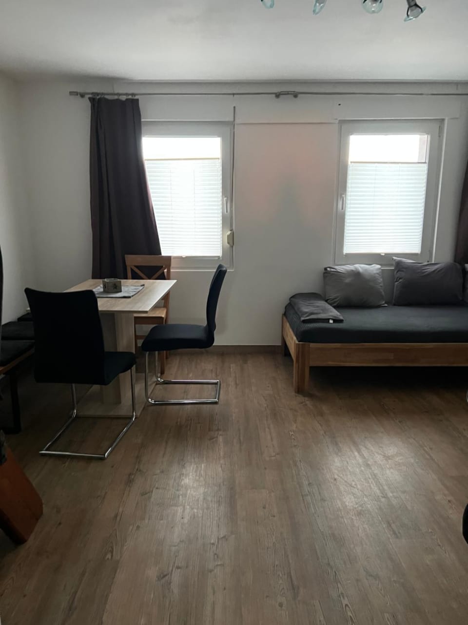 Bed, Seating area, Dining area