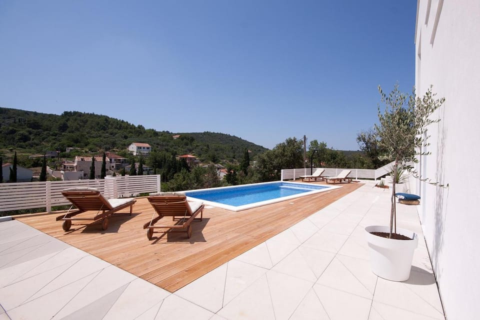 Day, Natural landscape, Pool view, Swimming pool