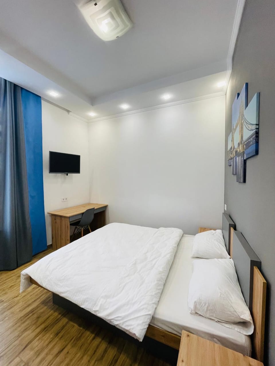 Bed, TV and multimedia, Photo of the whole room, Evening entertainment, Bedroom