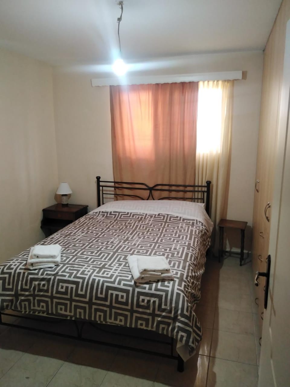 Bed, Bedroom, towels