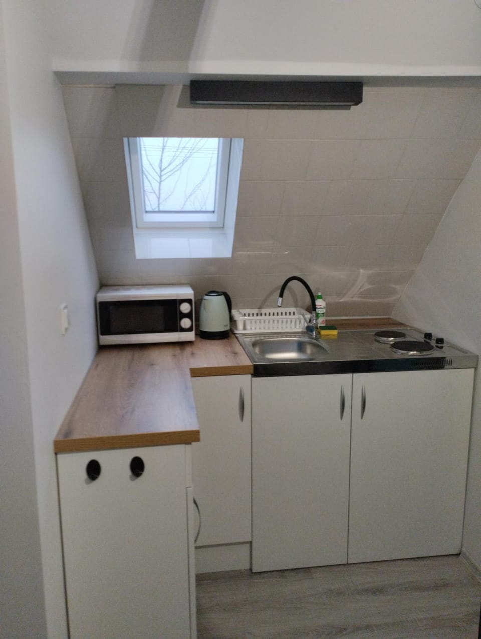 Kitchen or kitchenette, minibar, stove