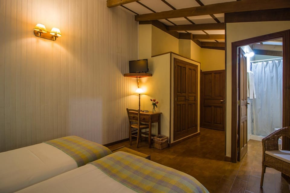 Bed, Photo of the whole room