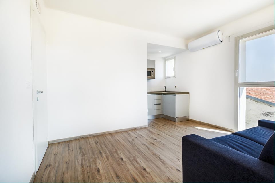 Bed, Kitchen or kitchenette