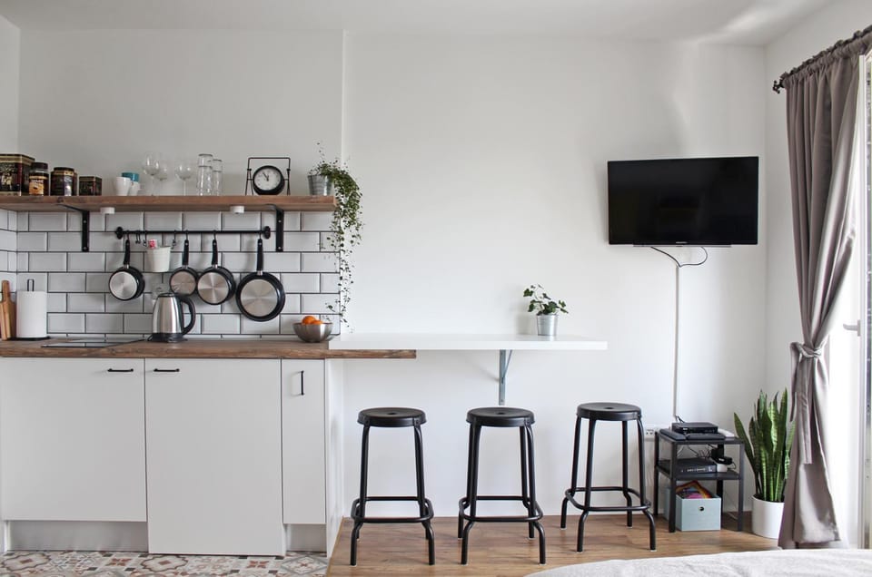 Coffee/tea facilities, Kitchen or kitchenette, Dining area