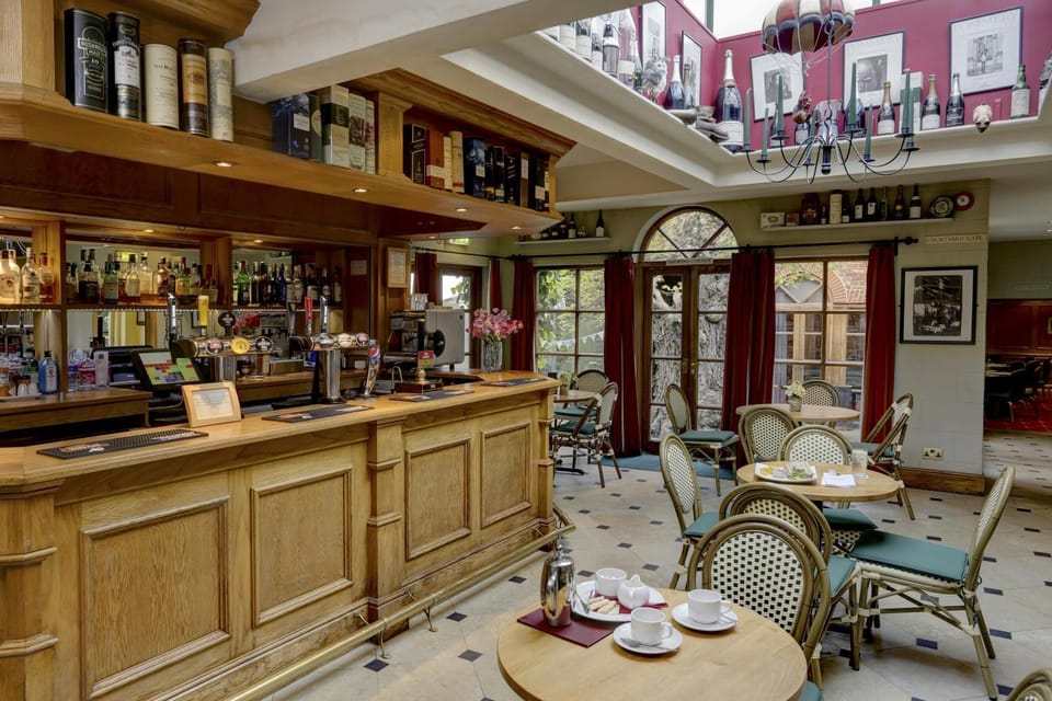 Lounge or bar