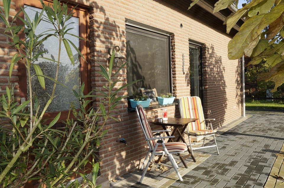 Patio, Facade/entrance