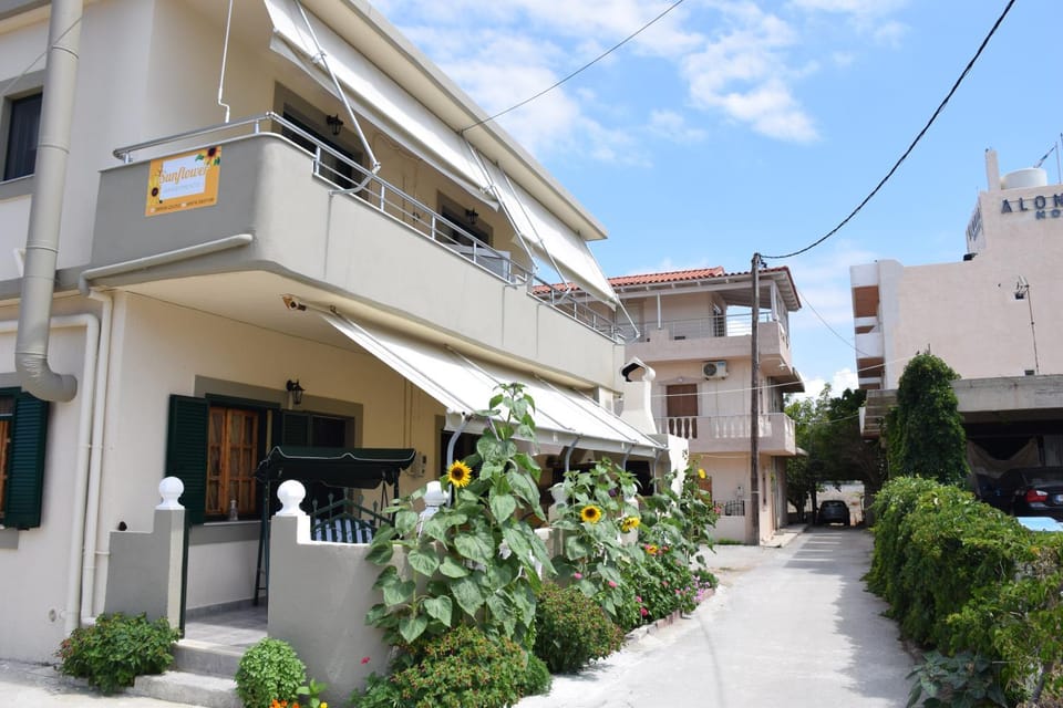 Facade/entrance, Neighbourhood, Natural landscape
