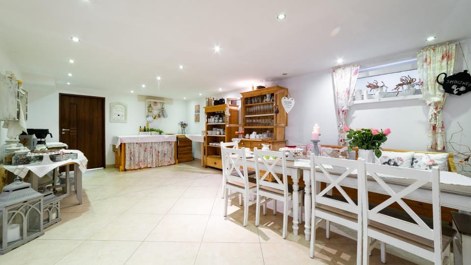 WILLA IZBICA KARPACZ parking, jacuzzi, sauna gratis Bed and Breakfast in Lower Silesian Voivodeship