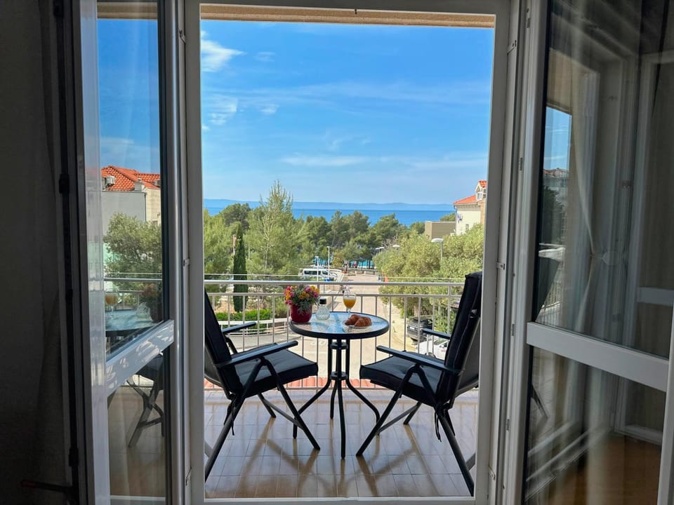 Day, View (from property/room), Balcony/Terrace, Seating area, Beach, Sea view