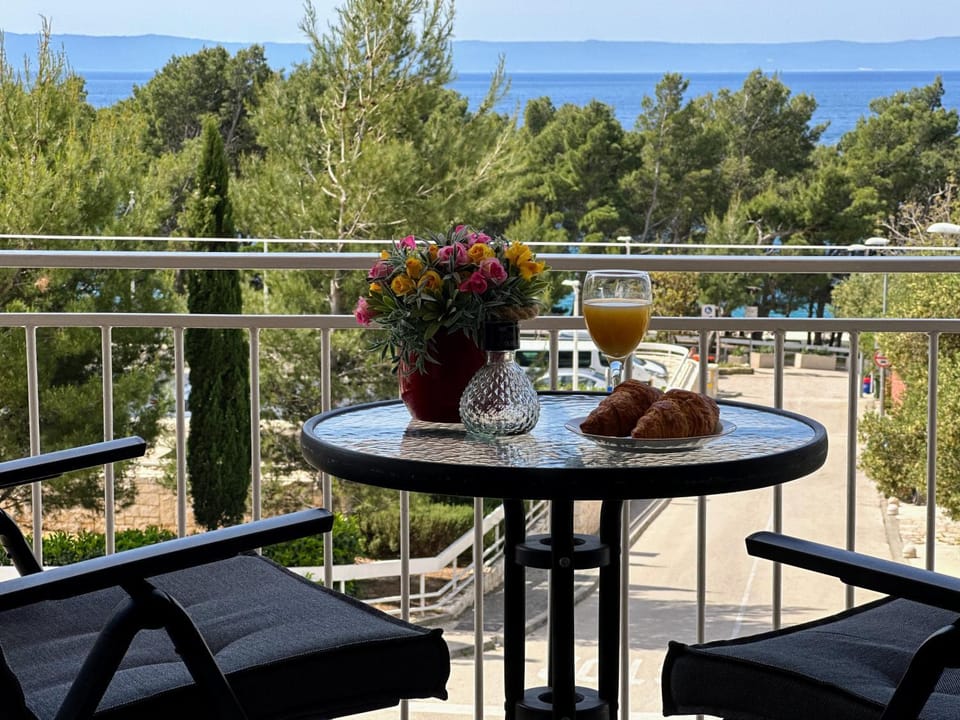 Natural landscape, View (from property/room), Balcony/Terrace, Beach, Sea view